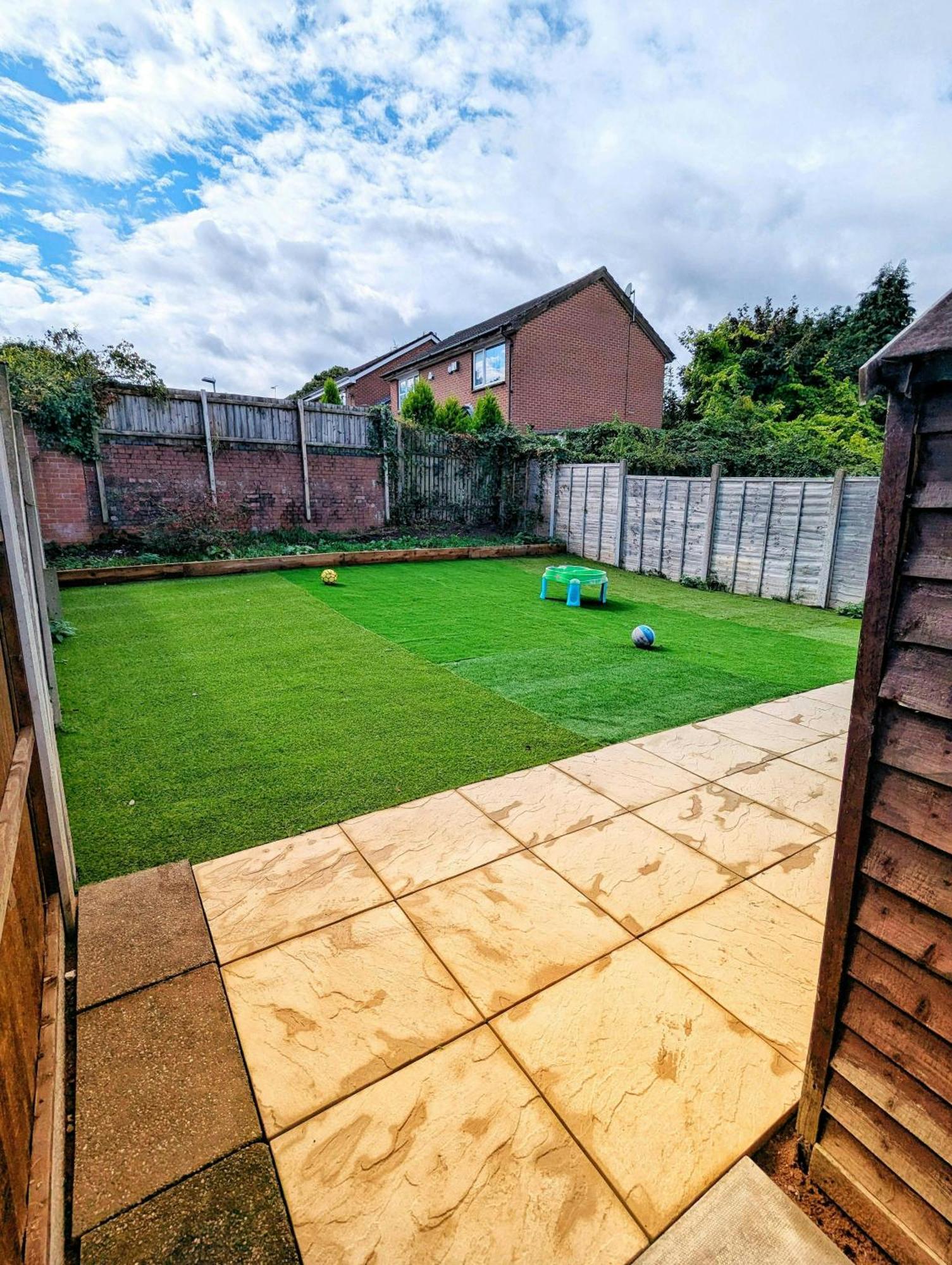 Modern Family Parking Private Garden Holiday home Birmingham